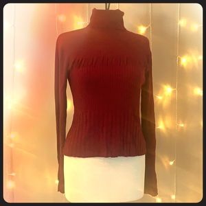 Long-sleeve ribbed turtleneck